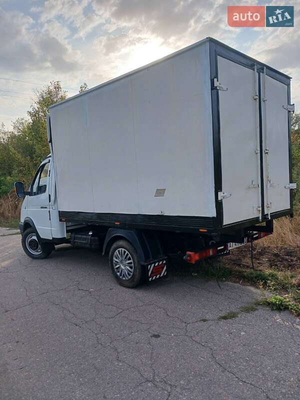 Грузовой фургон ГАЗ 3302 Газель 2005 в 