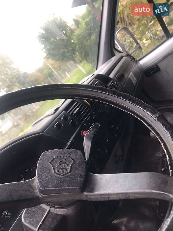 Грузовой фургон ГАЗ 3302 Газель 2003 в Солотвине