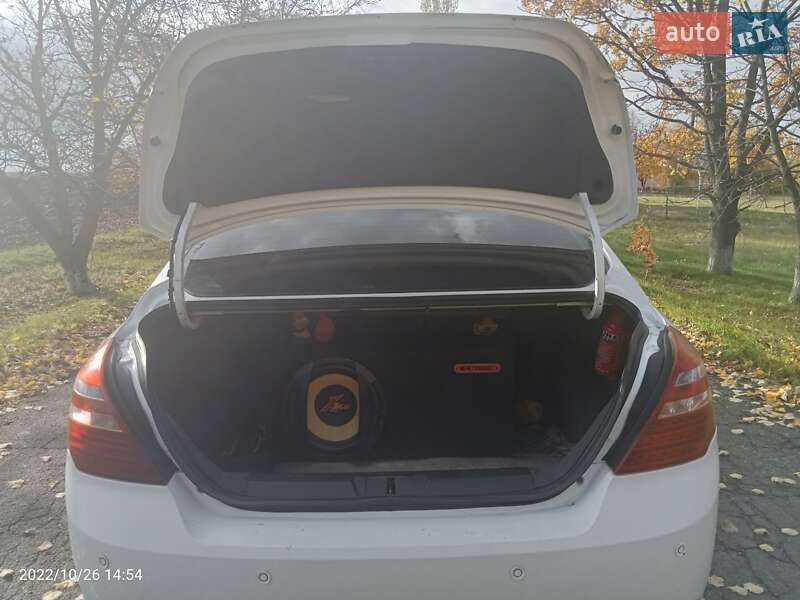 Седан Geely Emgrand 7 (EC7) 2011 в Первомайську