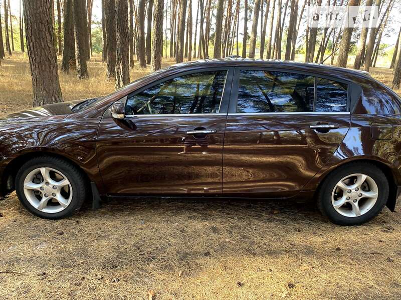 Хетчбек Geely Emgrand 7 (EC7) 2013 в 