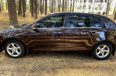 Хетчбек Geely Emgrand 7 (EC7) 2013 в 