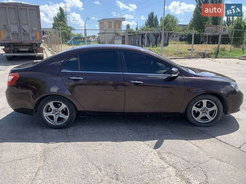 Седан Geely Emgrand 7 (EC7) 2012 в 