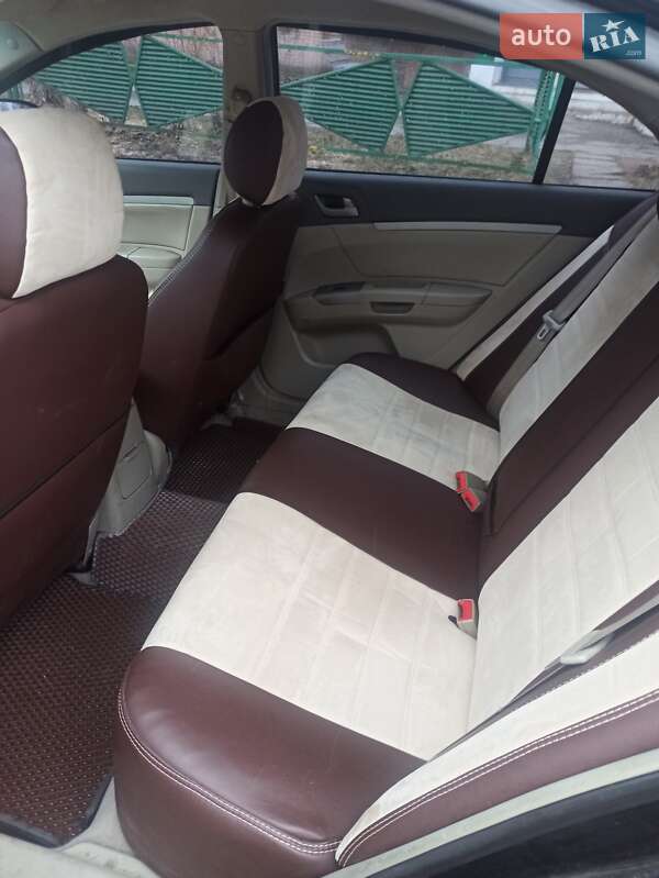 Седан Geely Emgrand 7 (EC7) 2011 в Деражні