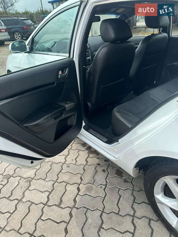 Хэтчбек Geely Emgrand 7 (EC7) 2013 в Сокале фото 6 Хэтчбек Geely Emgrand 7 (EC7) 2013 в Сокале