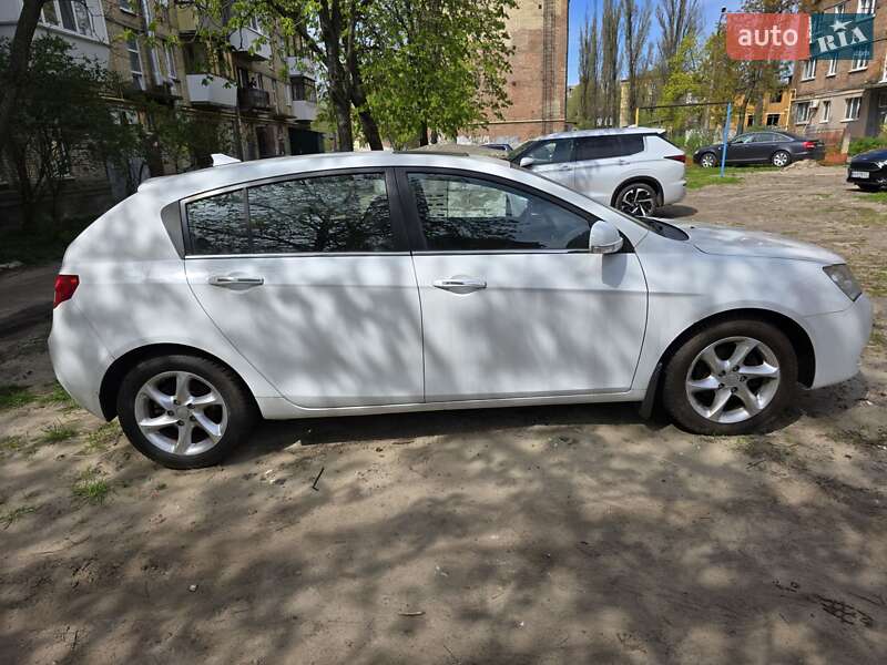 Хетчбек Geely Emgrand 7 (EC7) 2014 в Києві