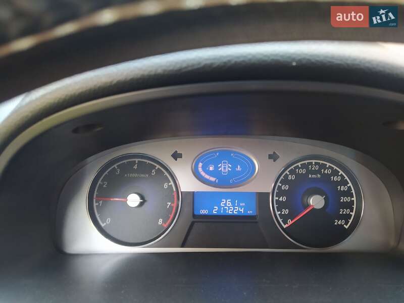 Седан Geely Emgrand 7 (EC7) 2013 в Ужгороді