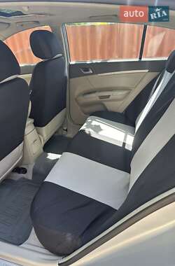 Хетчбек Geely Emgrand 7 (EC7) 2012 в 