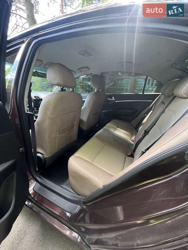 Седан Geely Emgrand 7 (EC7) 2017 в Романіву