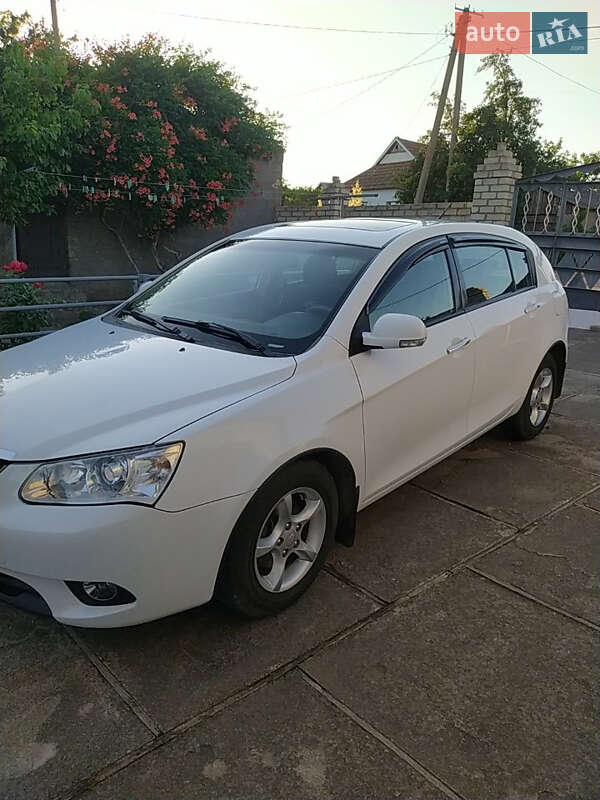 Хэтчбек Geely Emgrand 7 (EC7) 2011 в Новом Буге