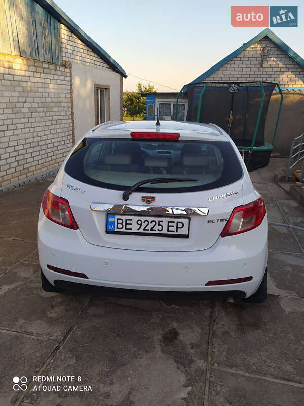 Хэтчбек Geely Emgrand 7 (EC7) 2011 в Новом Буге