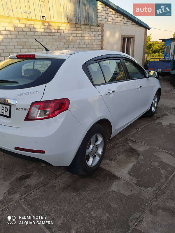 Хэтчбек Geely Emgrand 7 (EC7) 2011 в Новом Буге