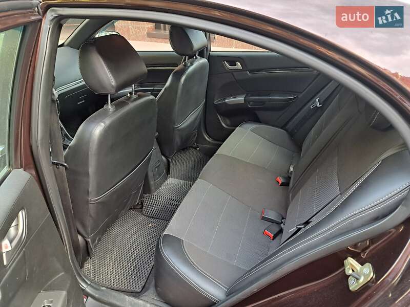 Седан Geely Emgrand 7 (EC7) 2013 в Дніпрі