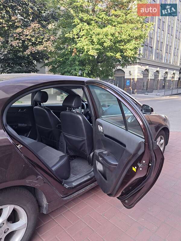 Седан Geely Emgrand 7 (EC7) 2013 в Дніпрі