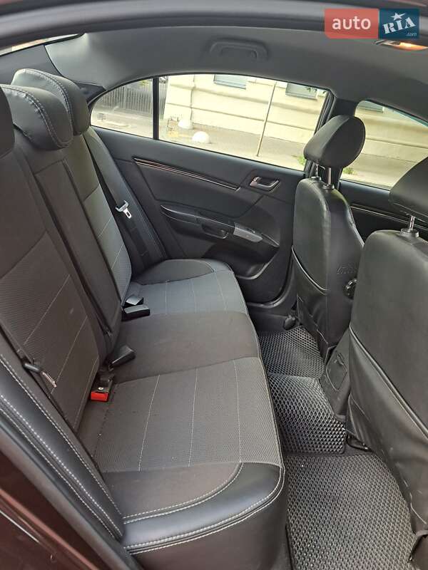 Седан Geely Emgrand 7 (EC7) 2013 в Дніпрі
