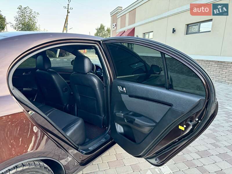 Седан Geely Emgrand 7 (EC7) 2013 в Чернівцях