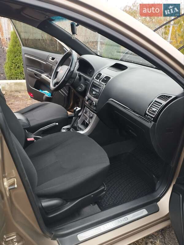 Седан Geely Emgrand 7 (EC7) 2012 в Краснограді