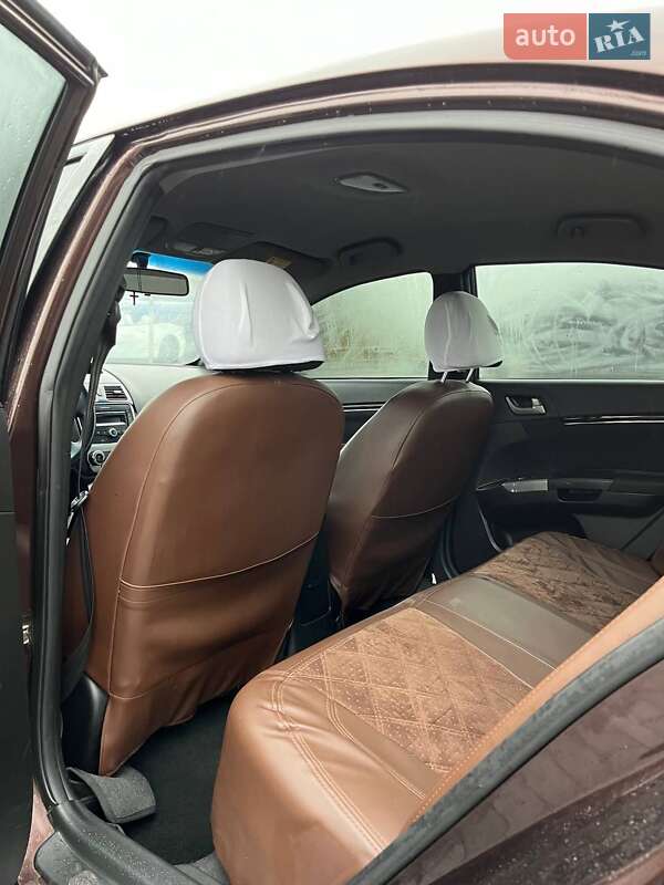 Седан Geely Emgrand 7 (EC7) 2013 в Самборе