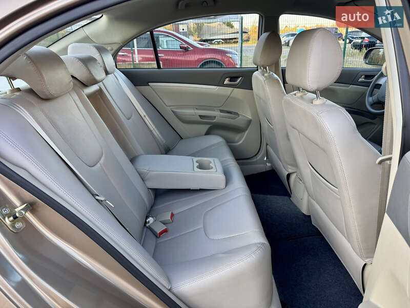 Седан Geely Emgrand 7 (EC7) 2012 в Киеве