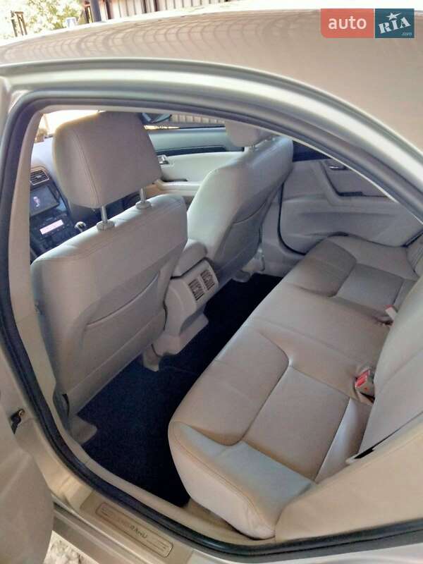 Седан Geely Emgrand 8 (EC8) 2013 в Казанке