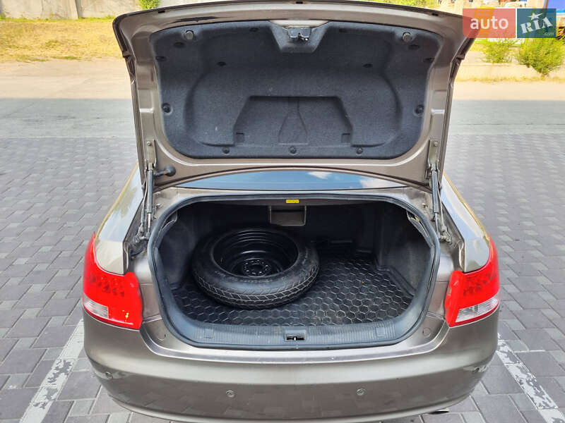 Седан Geely Emgrand 8 (EC8) 2013 в Запорожье