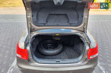 Седан Geely Emgrand 8 (EC8) 2013 в 