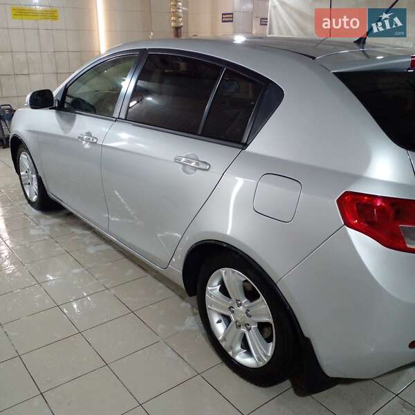 Хэтчбек Geely Emgrand EC7-RV 2012 в 
