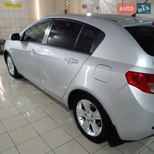Хэтчбек Geely Emgrand EC7-RV 2012 в 