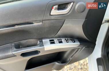 Хэтчбек Geely Emgrand EC7-RV 2013 в 