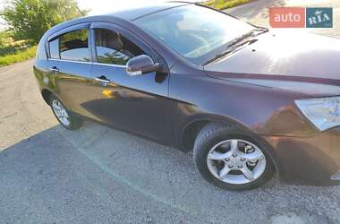 Хэтчбек Geely Emgrand EC7-RV 2012 в 