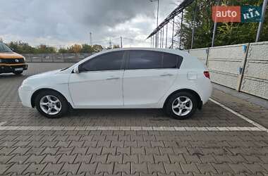 Хетчбек Geely Emgrand EC7-RV 2012 в 
