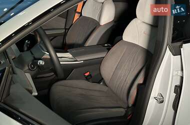 Седан Geely Galaxy E8 2024 в 