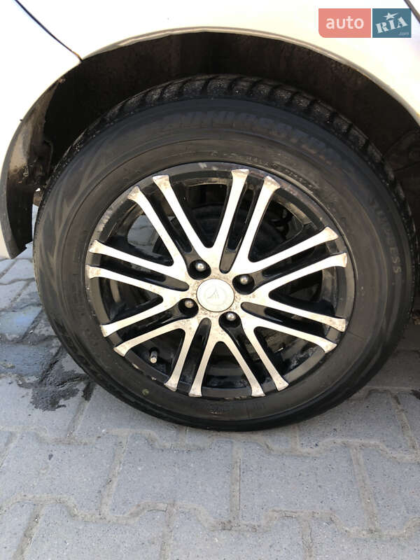 Хетчбек Geely MK-2 2010 в Чернівцях