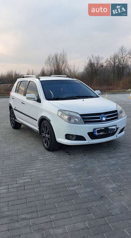 Хэтчбек Geely MK Cross 2013 в Сокале фото Хэтчбек Geely MK Cross 2013 в Сокале