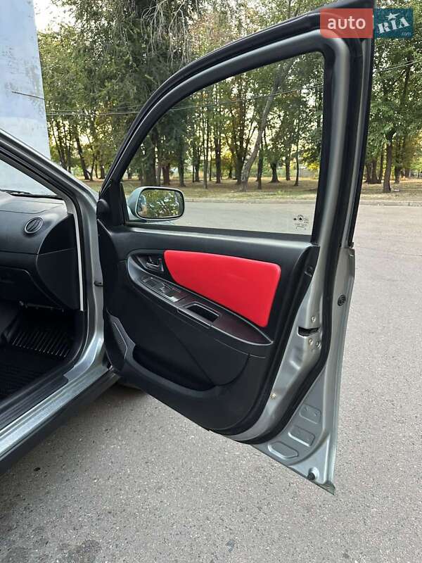 Хэтчбек Geely MK Cross 2013 в Кривом Роге