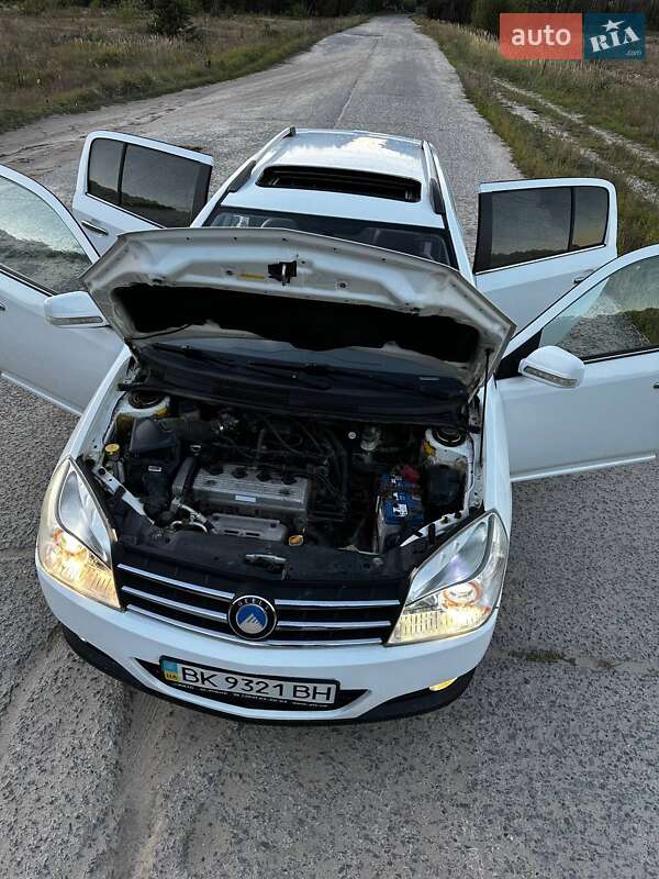 Хэтчбек Geely MK Cross 2013 в Остроге