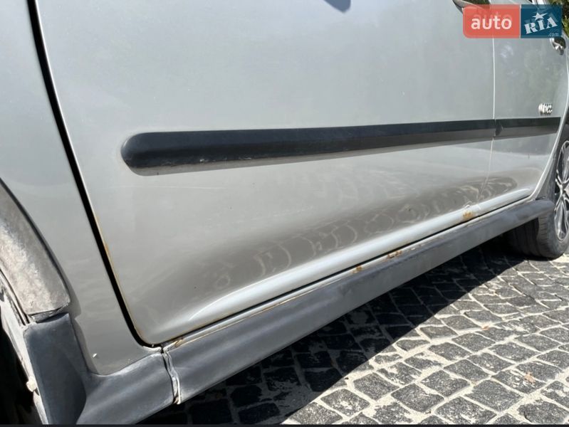 Хетчбек Geely MK Cross 2013 в Дніпрі