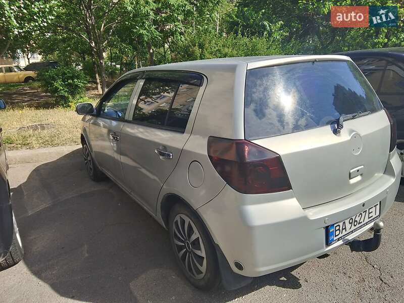 Geely MK Cross 2011