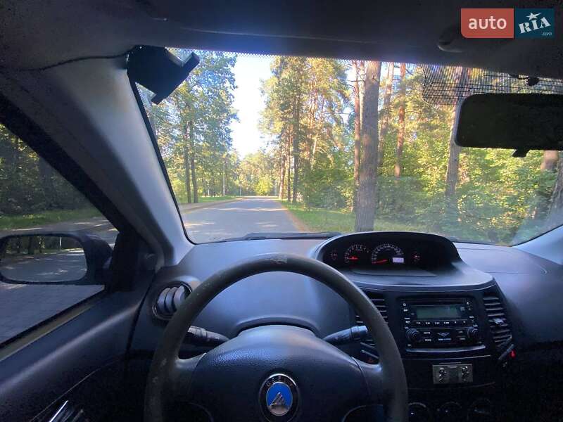 Седан Geely MK 2013 в Львові