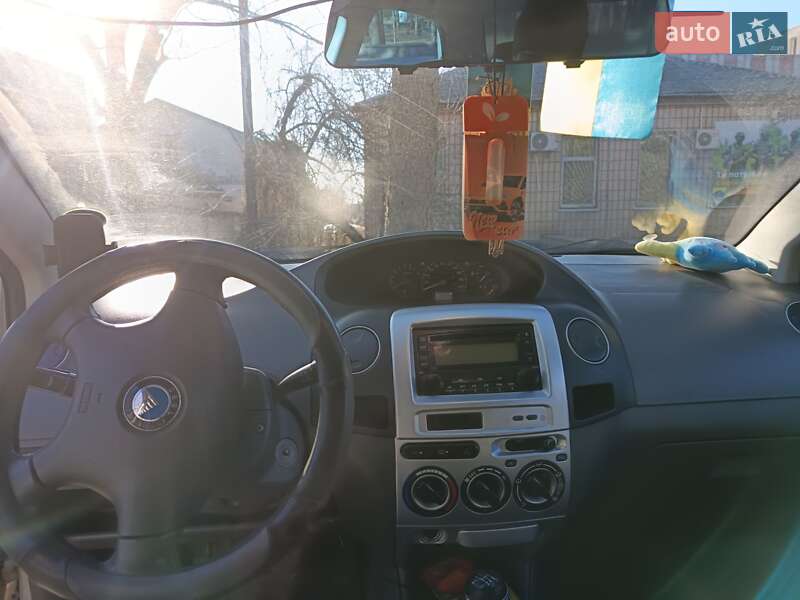 Седан Geely MK 2008 в Шполі