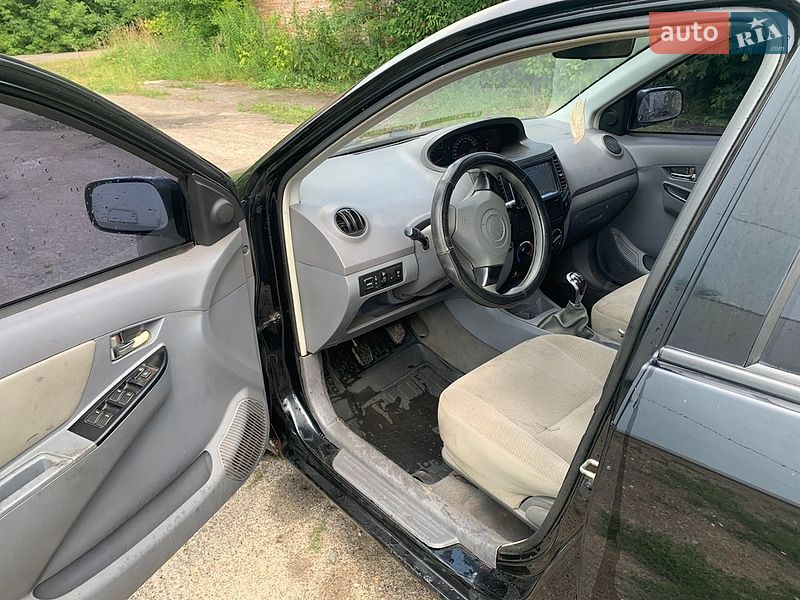 Седан Geely MK 2011 в Радивиліві