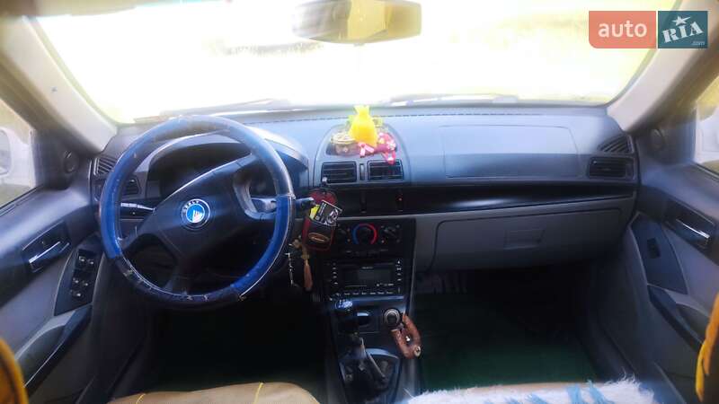 Седан Geely MR 2008 в Новоселиці