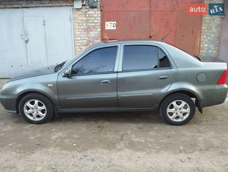Седан Geely MR 2007 в Кременці