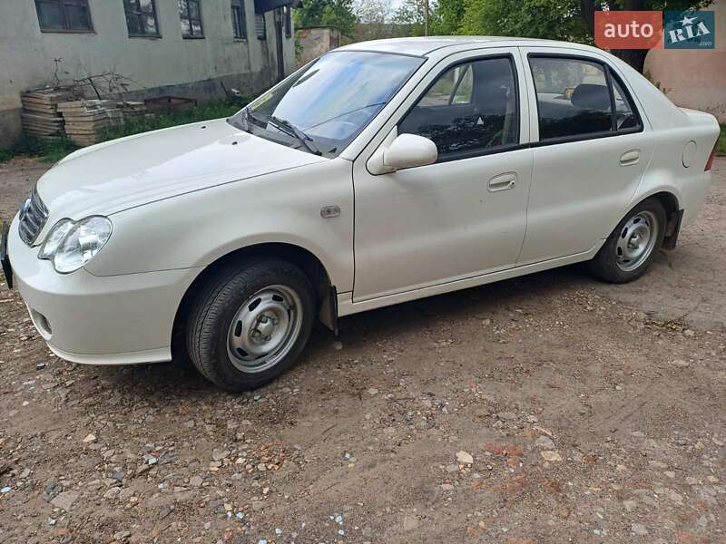Седан Geely MR 2012 в 