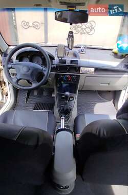 Хэтчбек Geely MR 2008 в 