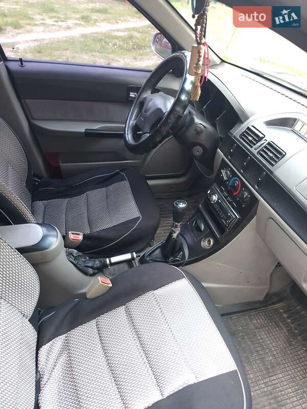 Хэтчбек Geely MR 2008 в Чернигове