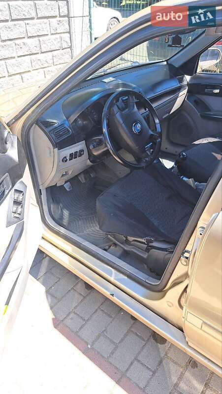 Хэтчбек Geely MR 2008 в Ужгороде
