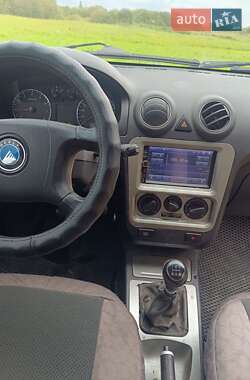 Седан Geely MR 2010 в 
