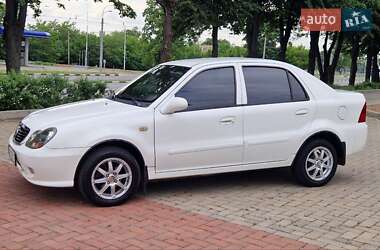 Хэтчбек Geely MR 2009 в  фото 14 Хэтчбек Geely MR 2009 в