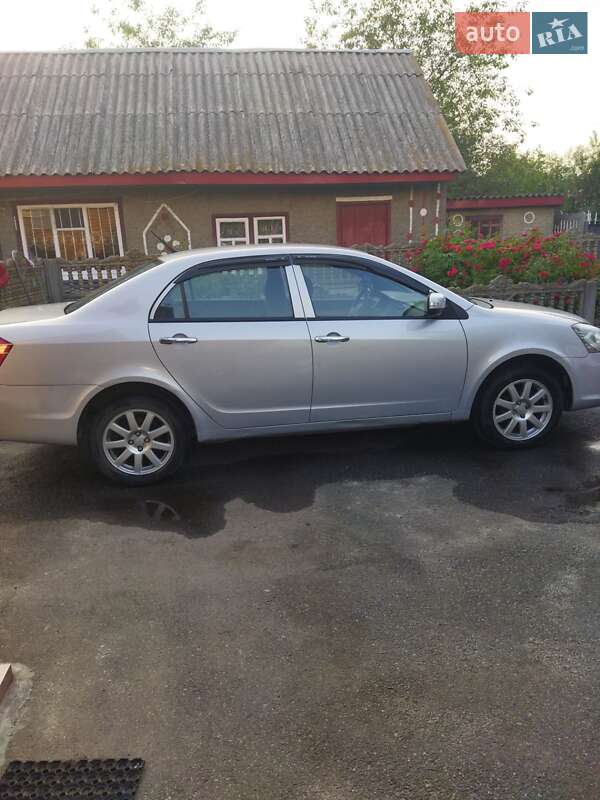 Седан Geely SL 2011 в Бабинцам