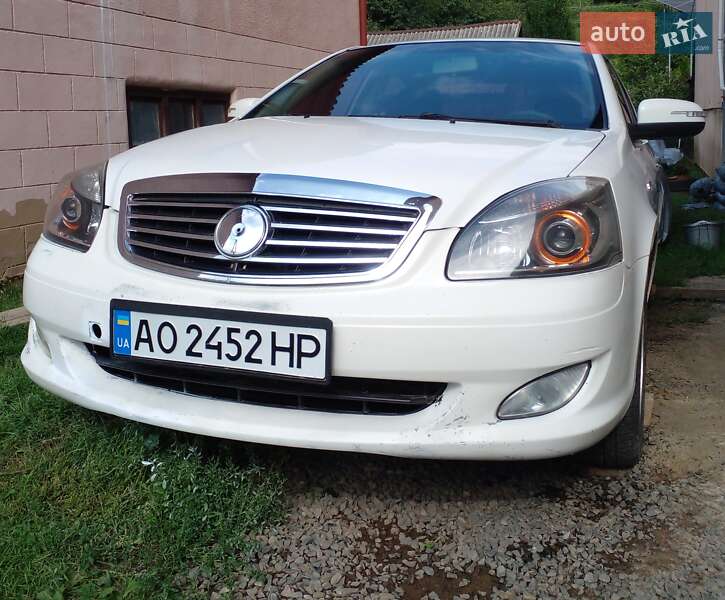 Geely SL 2013